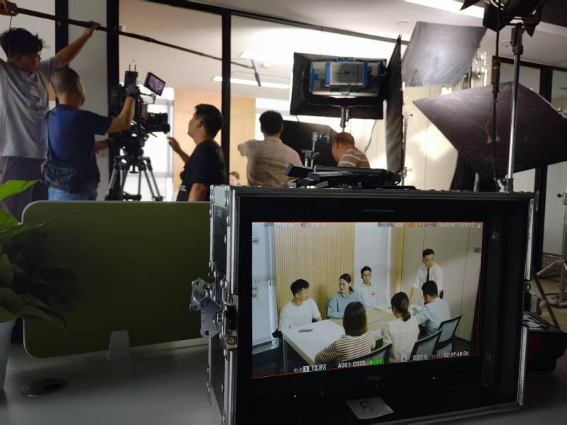 新绛县TVC拍摄公司：科技产品视觉化大师，诠释未来感与功能美学